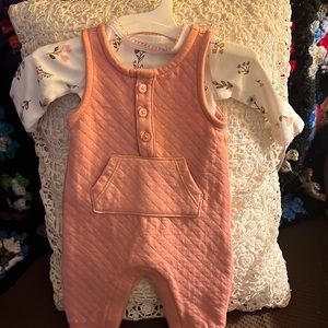 BRAND NEW Carter’s Baby Girl’s Outfit